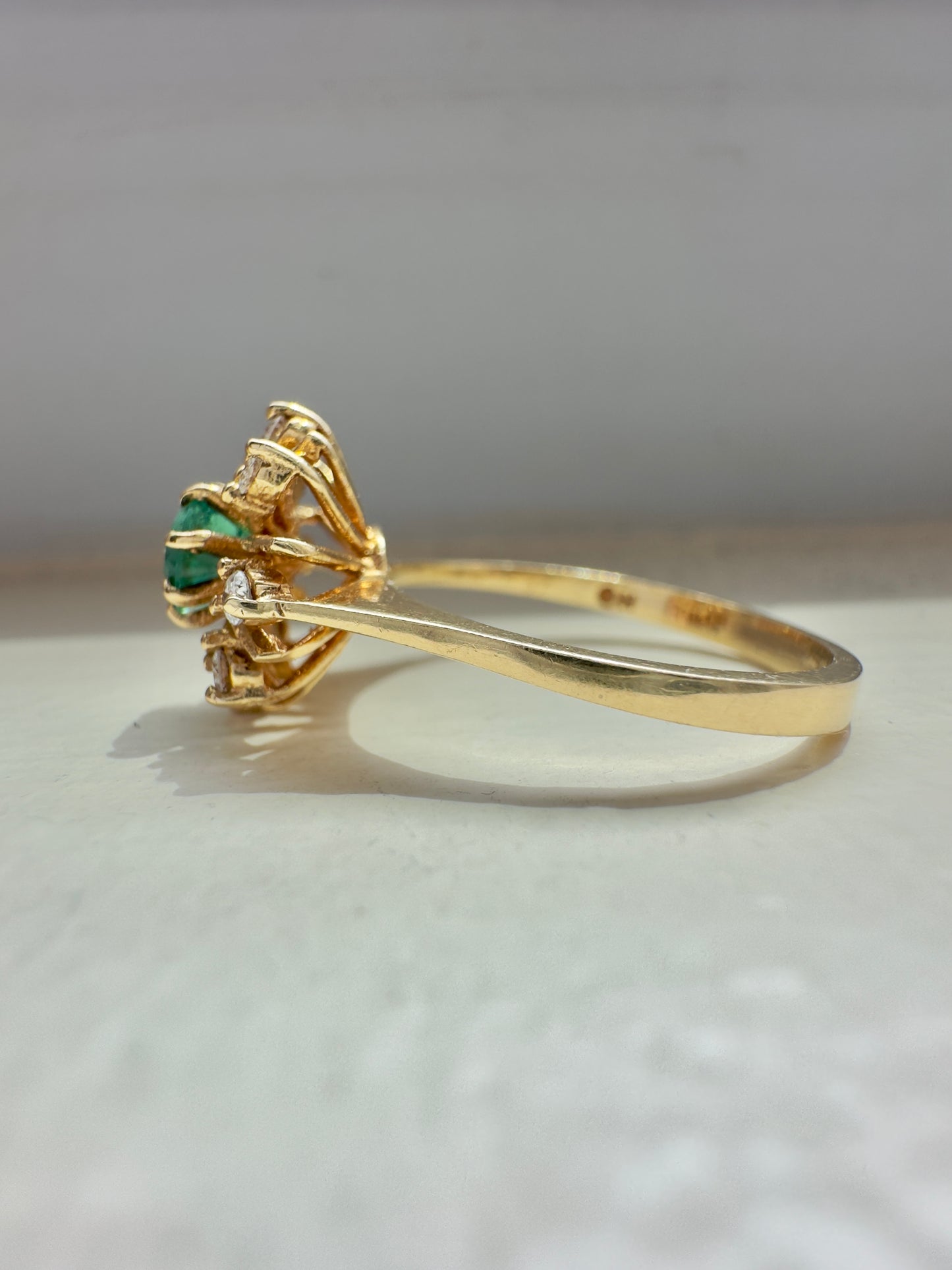 Vintage 14K Gold Green Emerald Diamond Ring SZ 6