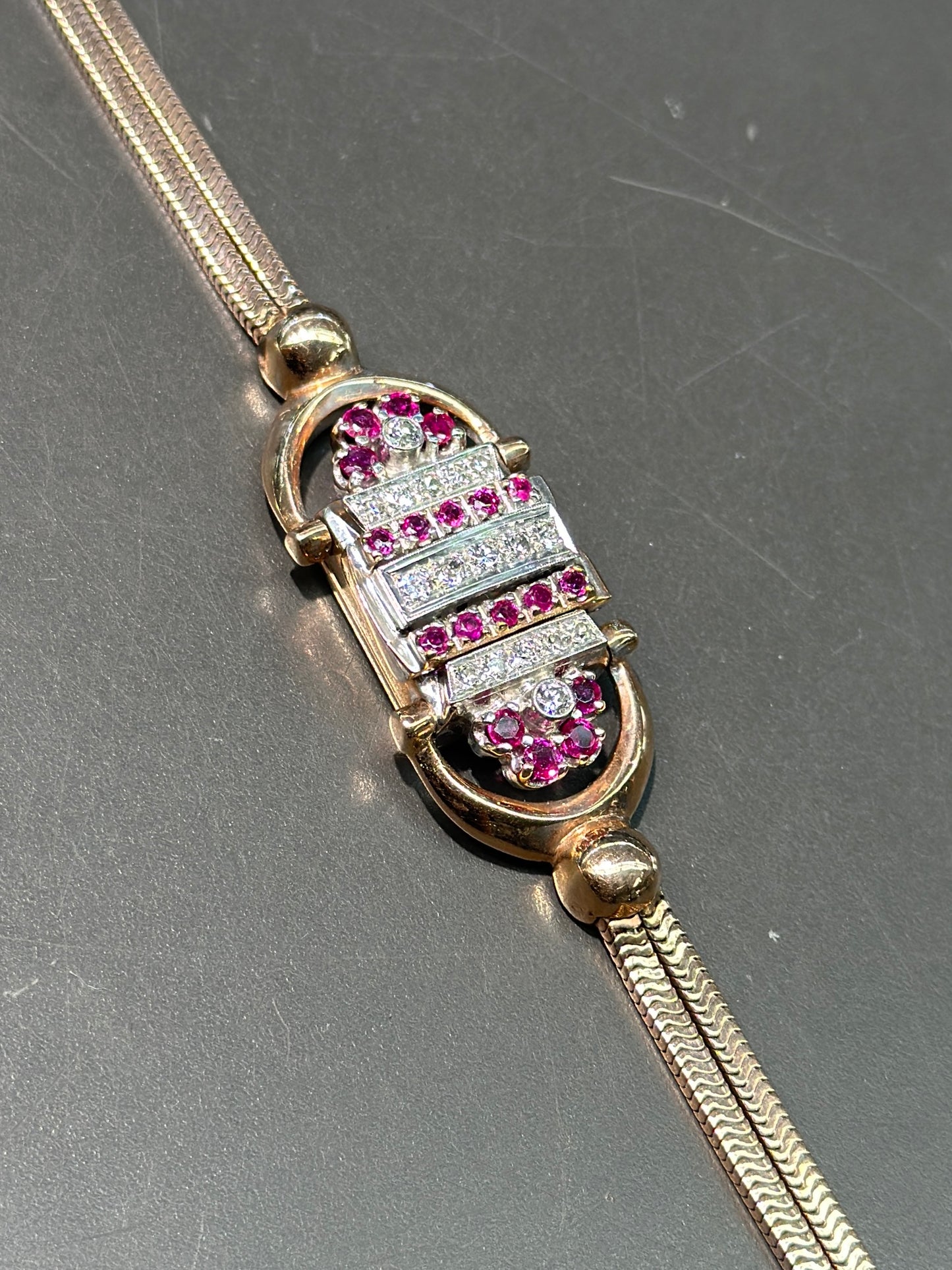 Montre-bracelet rétro à chaîne serpent rubis et diamants en or 14 carats