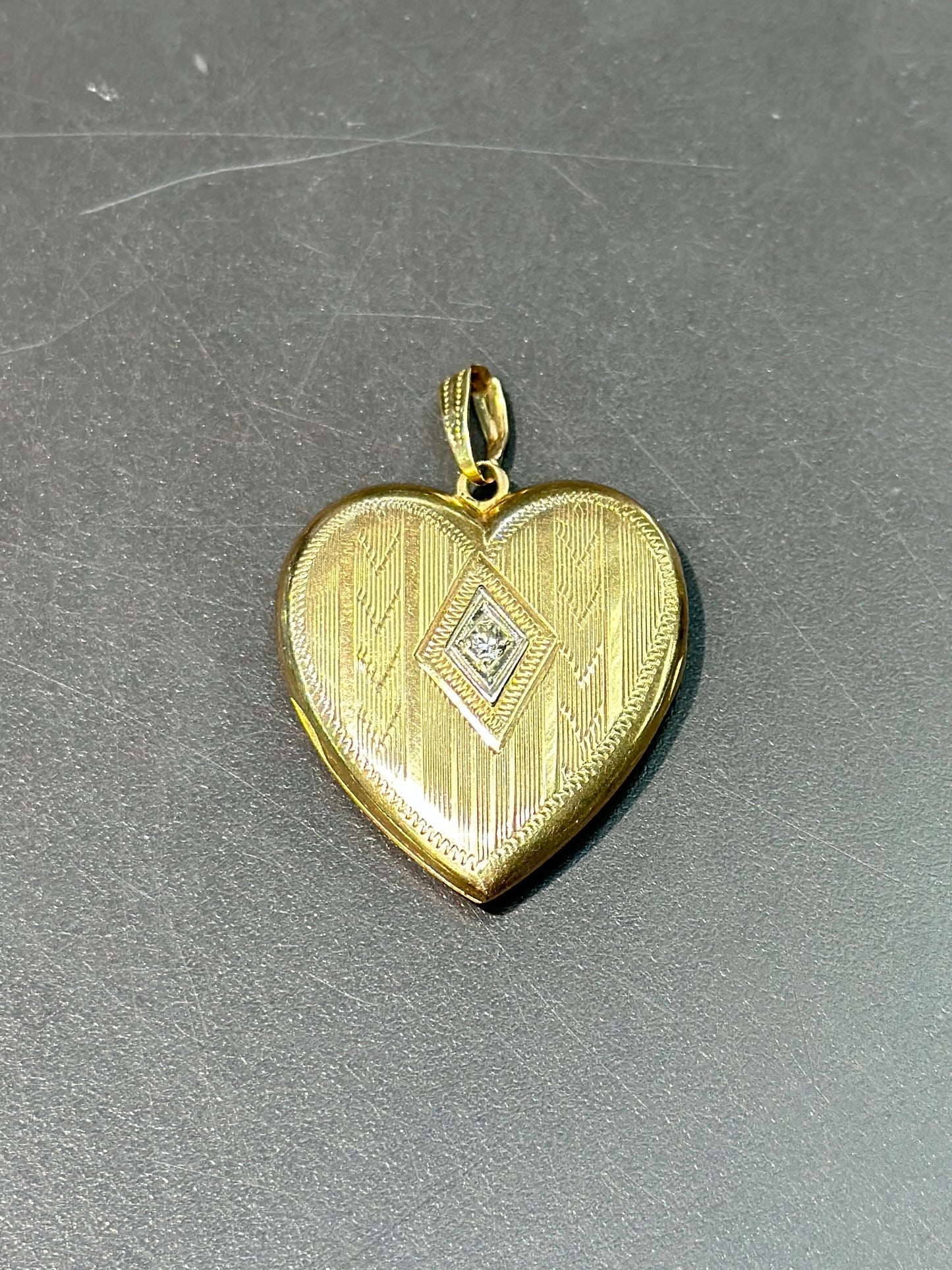 Vintage 14K Gold Motif Diamond Heart Locket