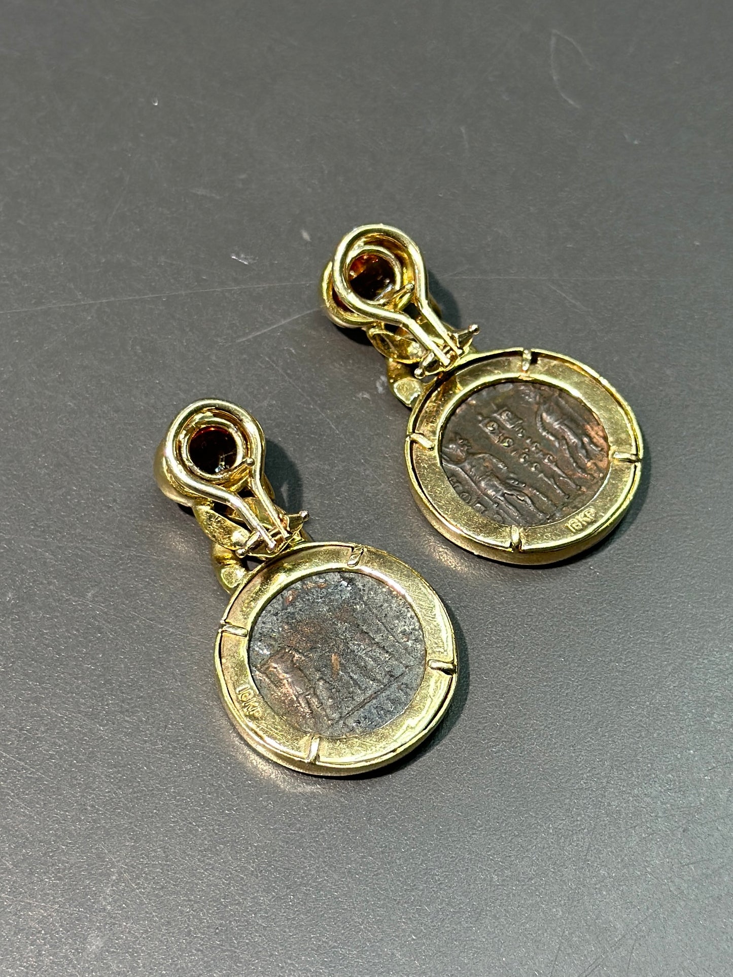 Boucle d'oreille vintage en or 18 carats avec pièce de monnaie antique et citrine