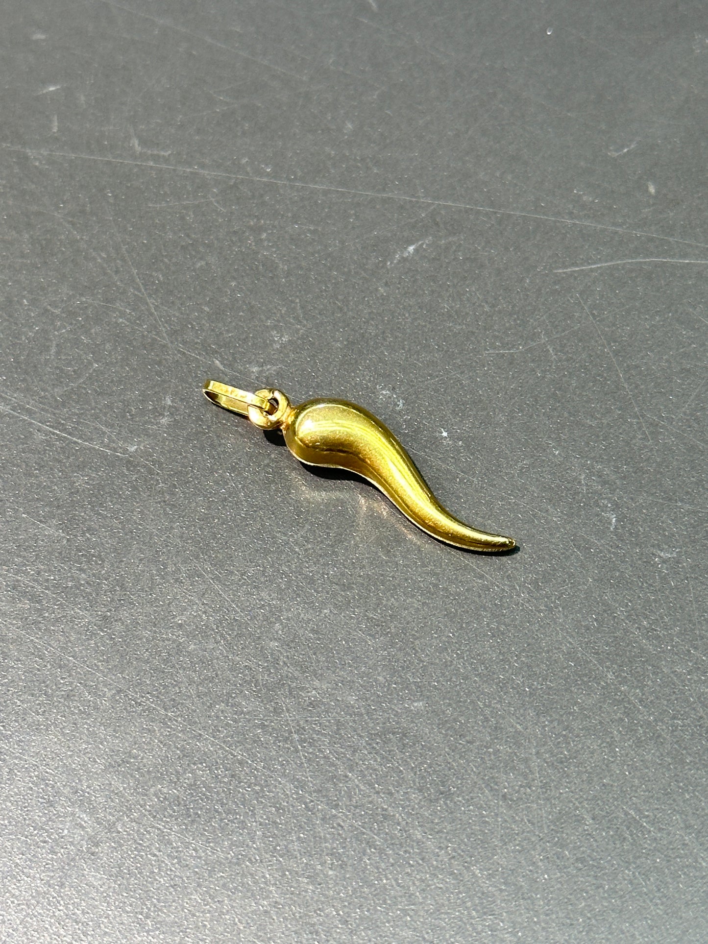 18K Gold Hollow Italian Horn Pendant