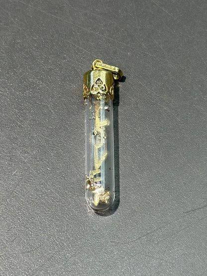 18K 金 LOVE 金粉摇动器吊饰