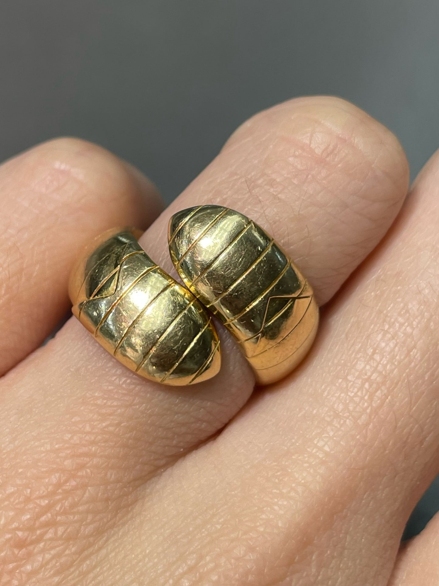 Vintage French Chaumet 18K Yellow Gold Solid Tubogas Ring