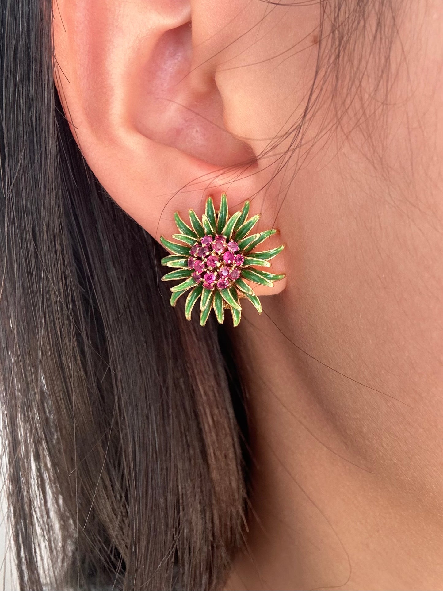 Vintage Kurt Guam 18K Gold Ruby Enamel Flower Earring