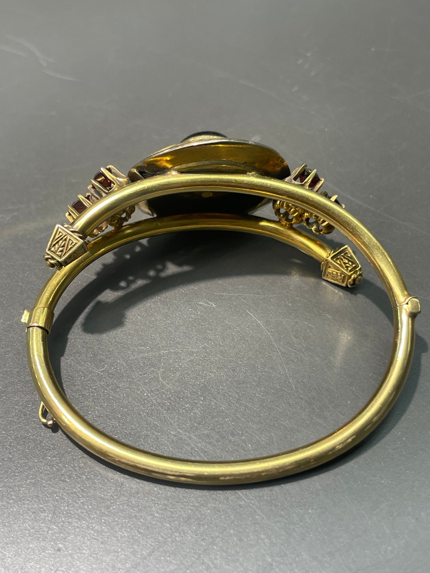 Bracelet jonc victorien en or 14 carats et grenat