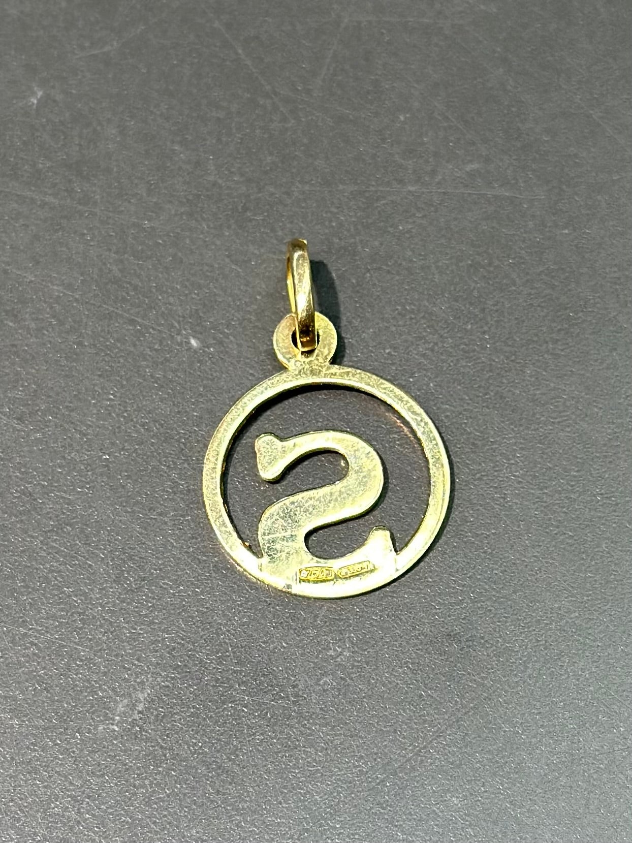 复古 18K 金“S”字母吊饰