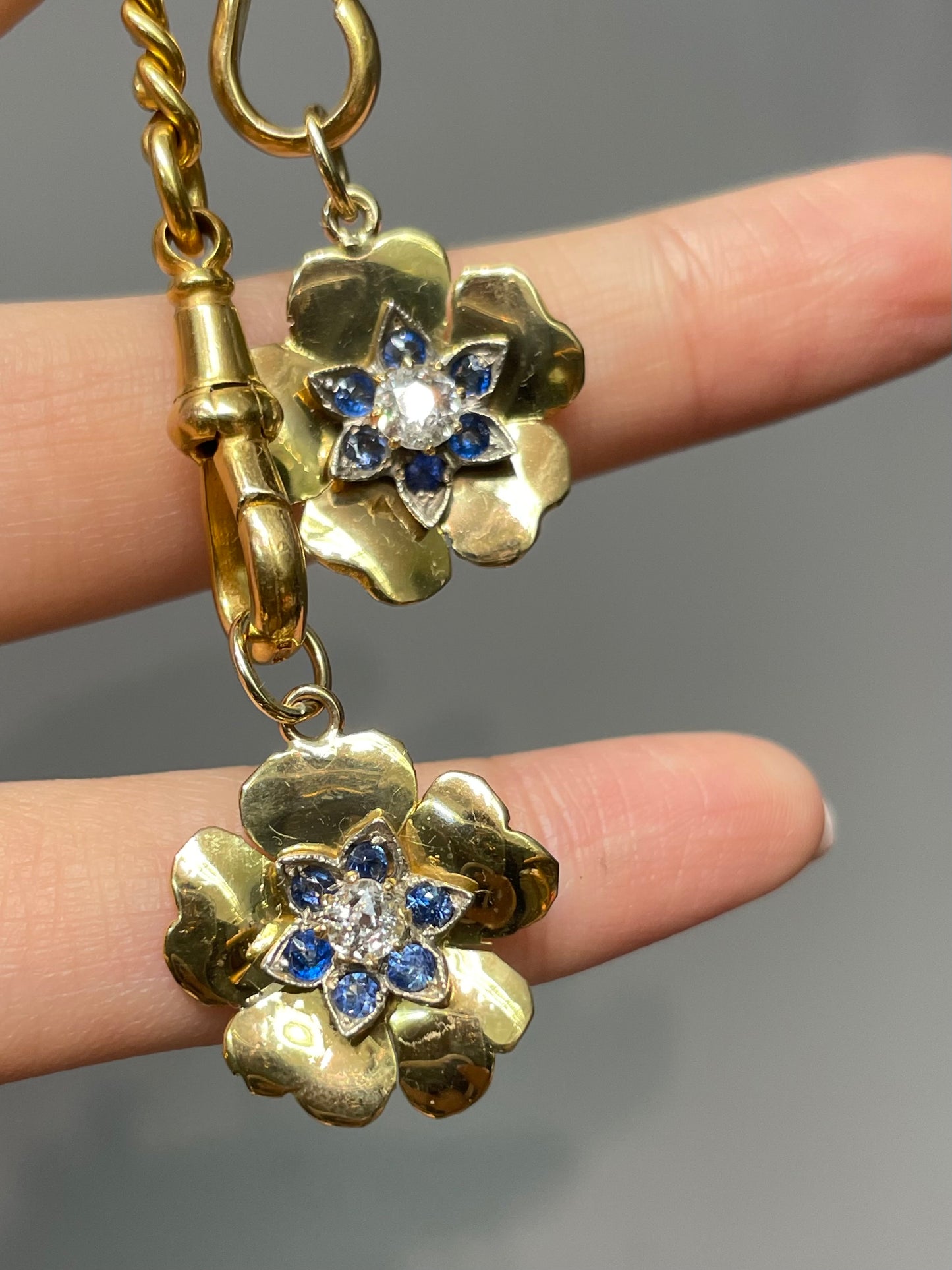 Vintage 18K Yellow Gold 0.45 CTW Diamond Sapphire Flower Charm Pendant