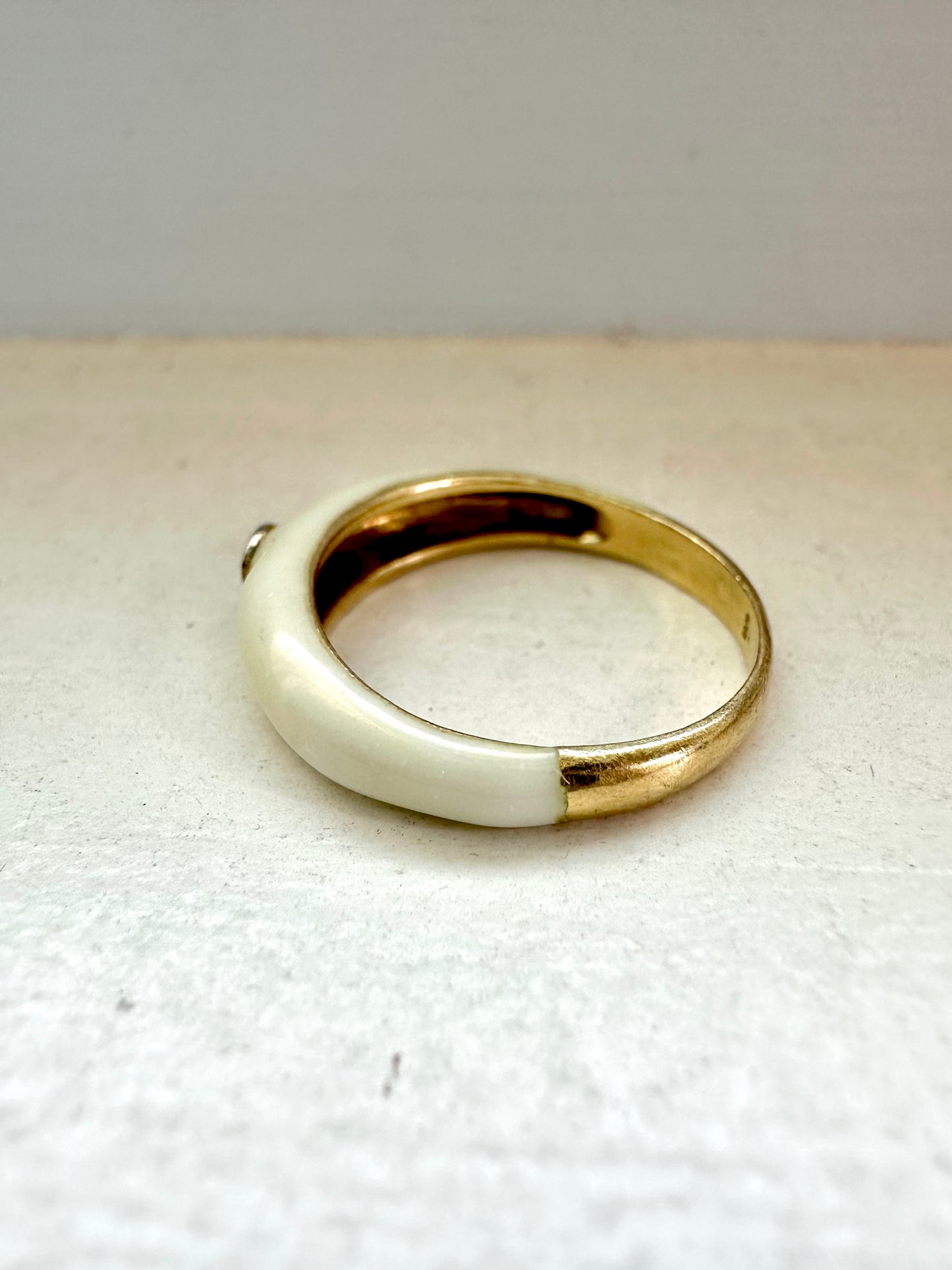 18K Gold Cream White Enamel Diamond Ring SZ 5.5