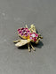 broche d’abeille diamant rubis vintage en or 14 carats