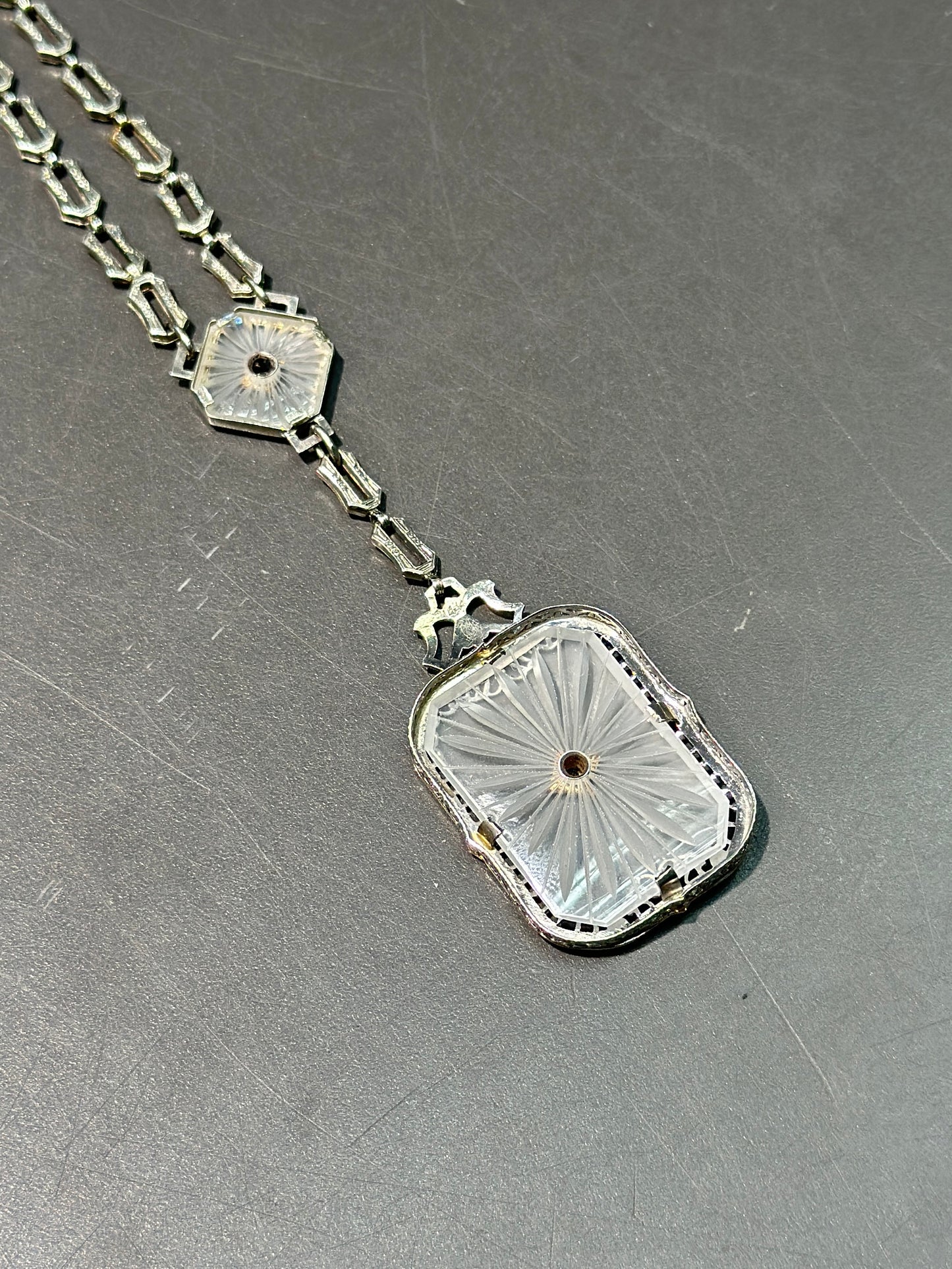 [SUR RÉSERVE] Collier pendentif en verre de camphre en filigrane de diamants en or 14 carats édouardien