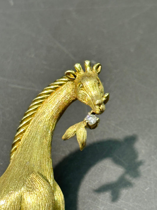 Henry Dunay 18K 金钻石长颈鹿胸针
