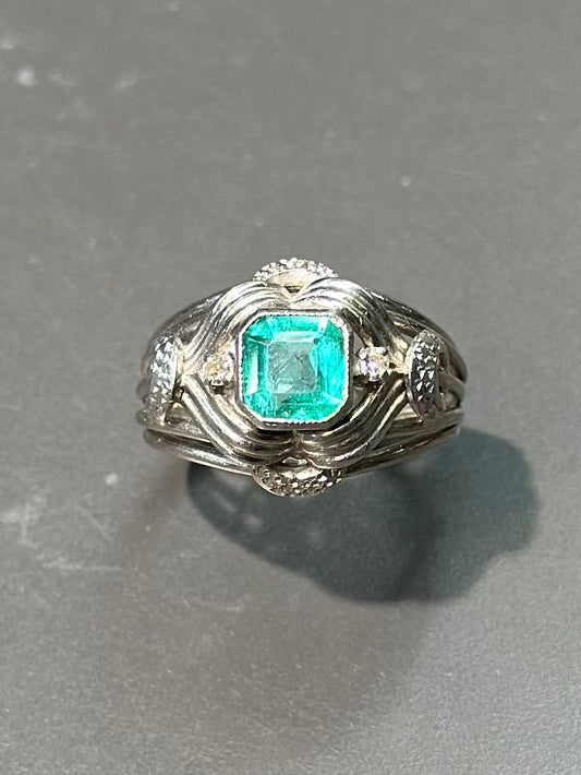 Vintage 18K Gold Colombian Emerald Diamond Ring