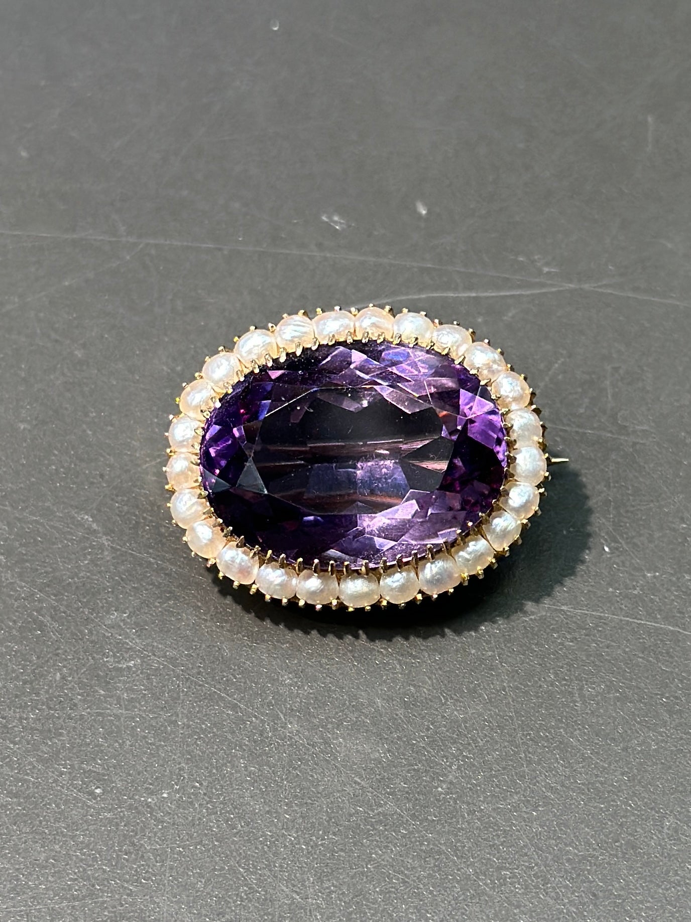 Broche victorienne en halo de perles de graines d'améthyste 14 carats