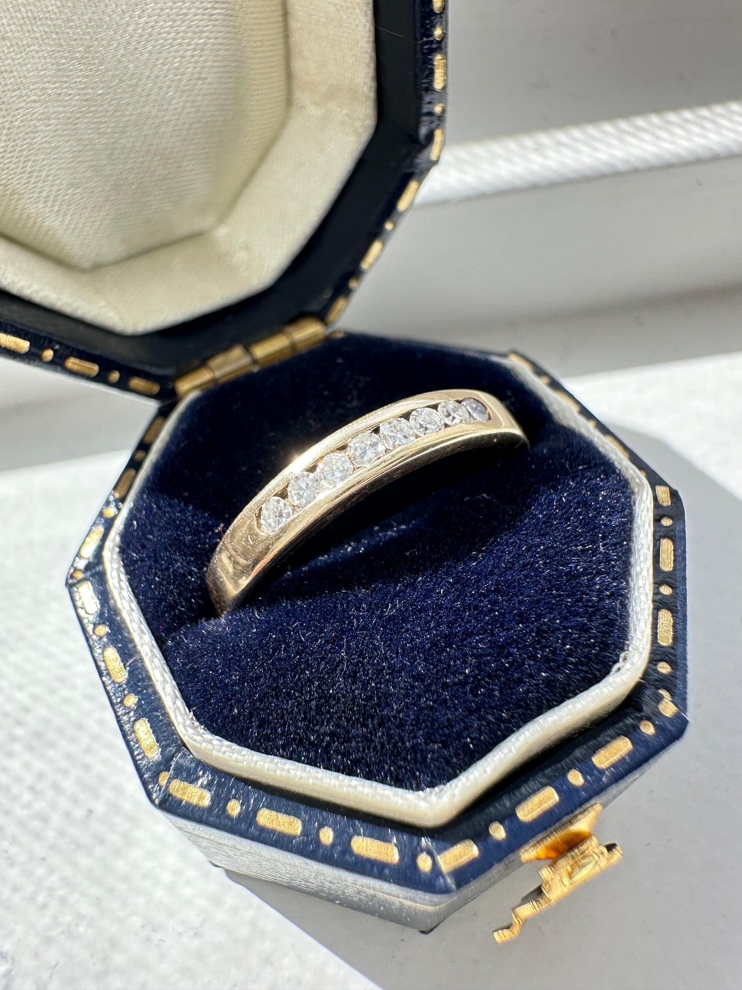 14K 金 0.12 CTW 八石钻石戒指