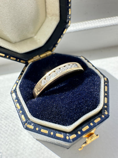 14K 金 0.12 CTW 八石钻石戒指