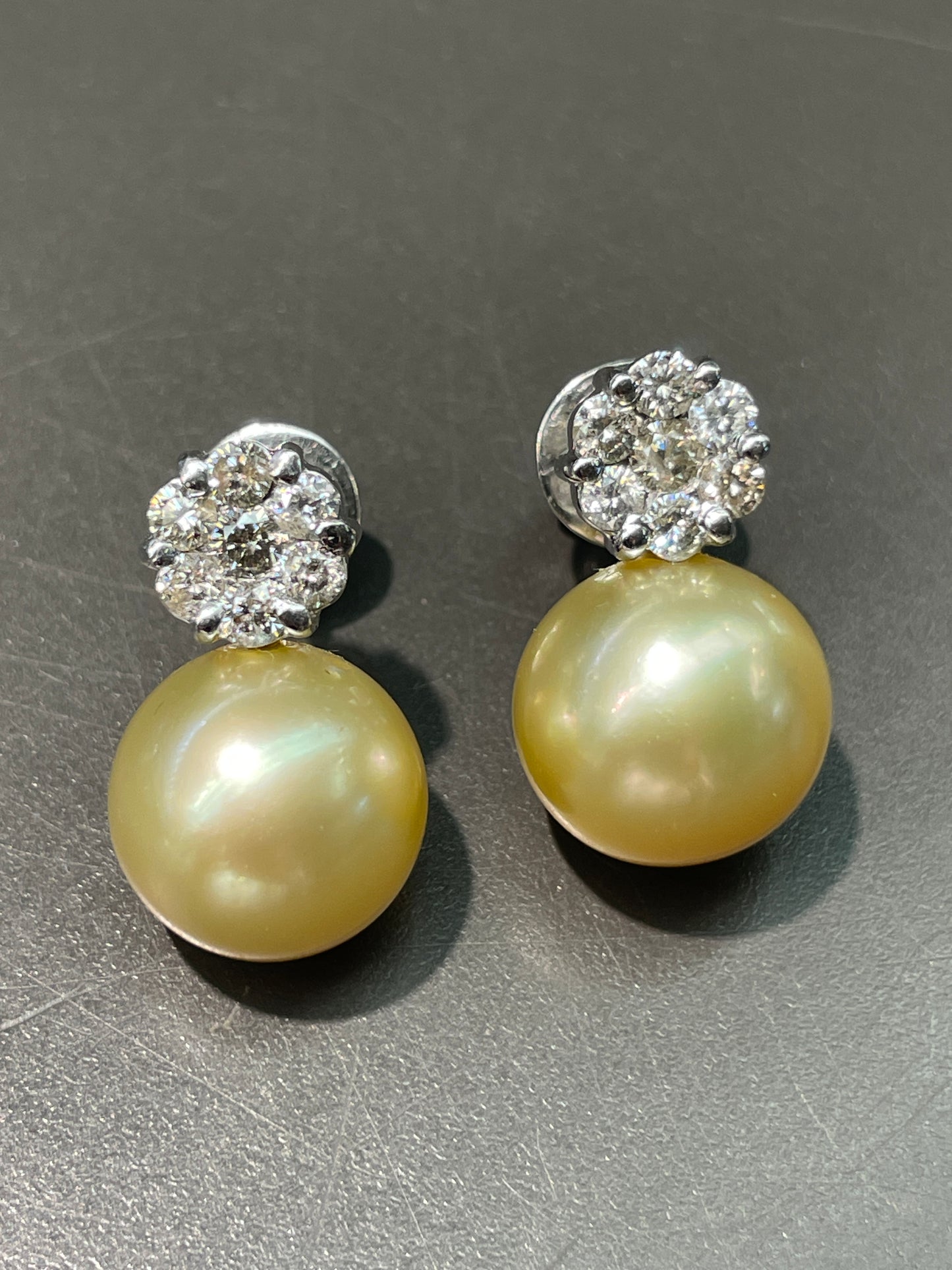 18K Gold Yellow 13.5 mm South Sea Pearl Diamond Earring