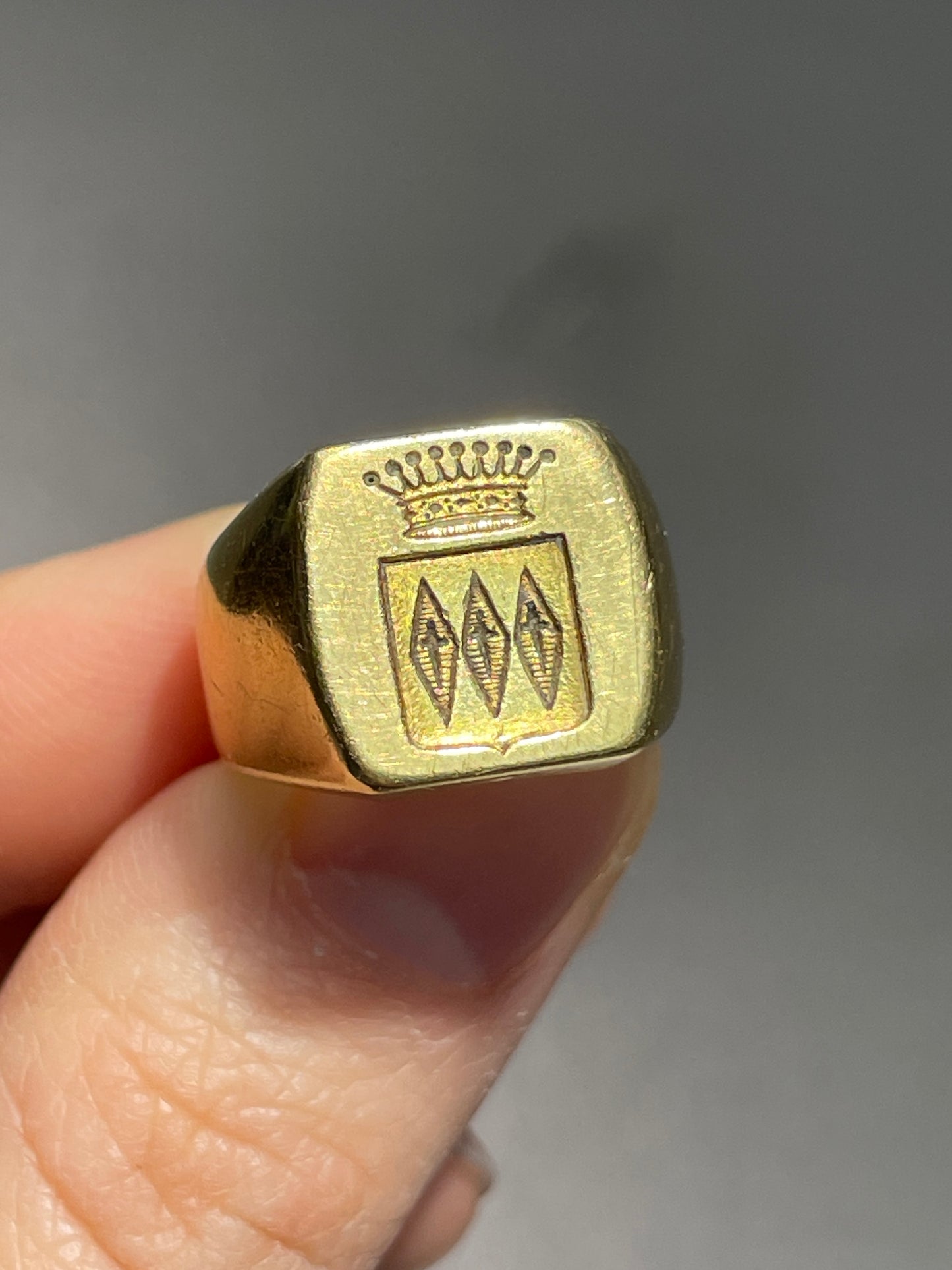 Vintage 18K Gold Crown Signet Intaglio Ring