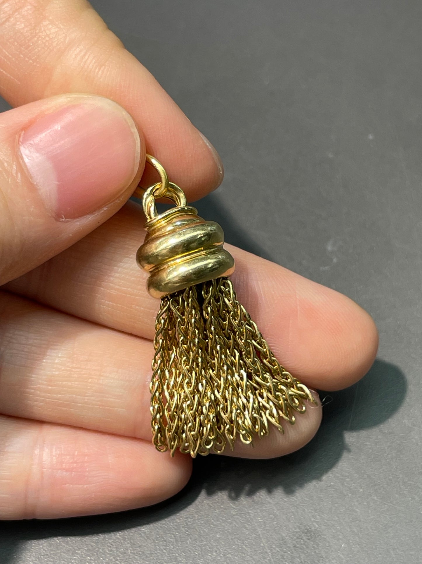 Vintage 18K Yellow Gold Tassel Pendant