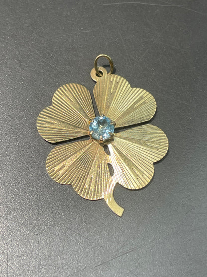 Vintage 14K Yellow Gold Topaz Engine Turned Clover Shamrock Pendant Charm