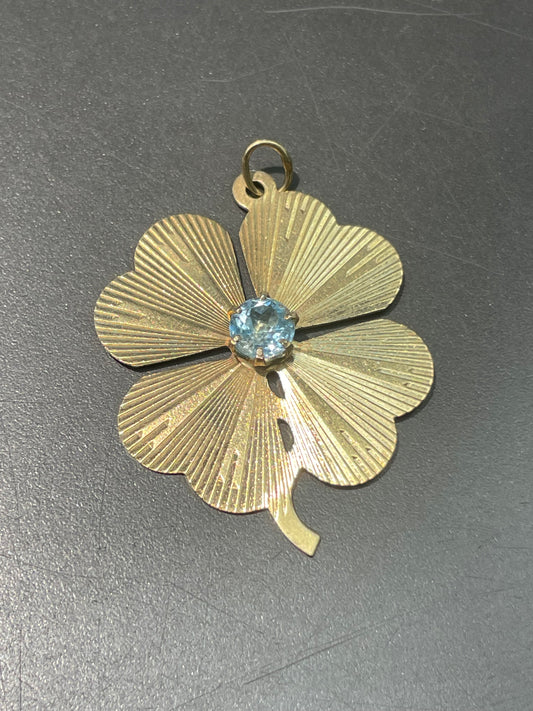 Vintage 14K Yellow Gold Topaz Engine Turned Clover Shamrock Pendant Charm