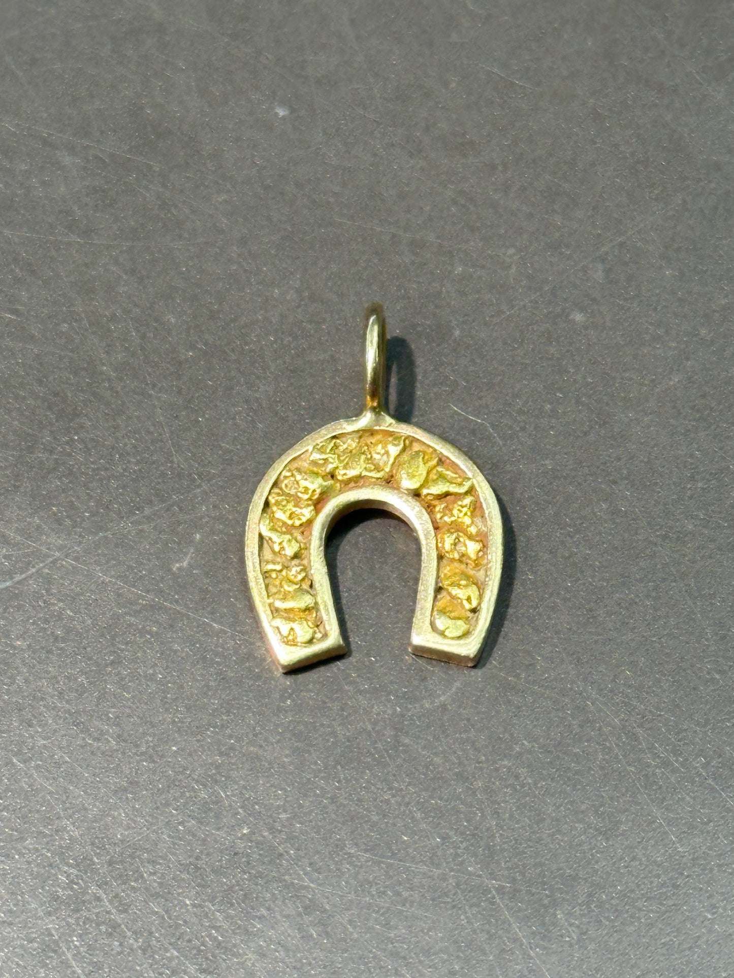 复古 14K 金块马蹄形吊饰