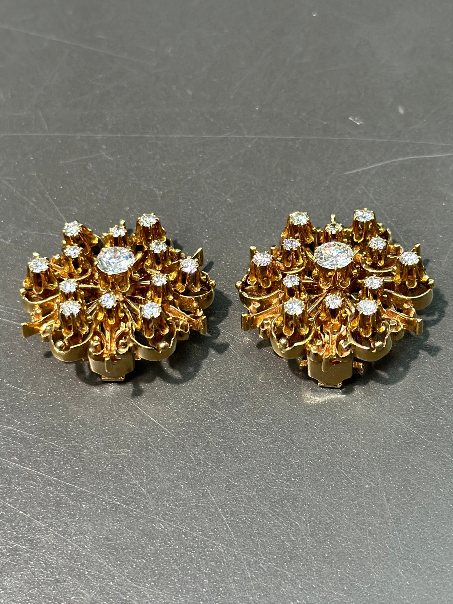 维多利亚风格 14K 金 1.90 CTW 钻石簇耳环