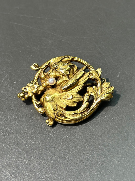 古董 18K 金法国狮鹫和天然珍珠胸针