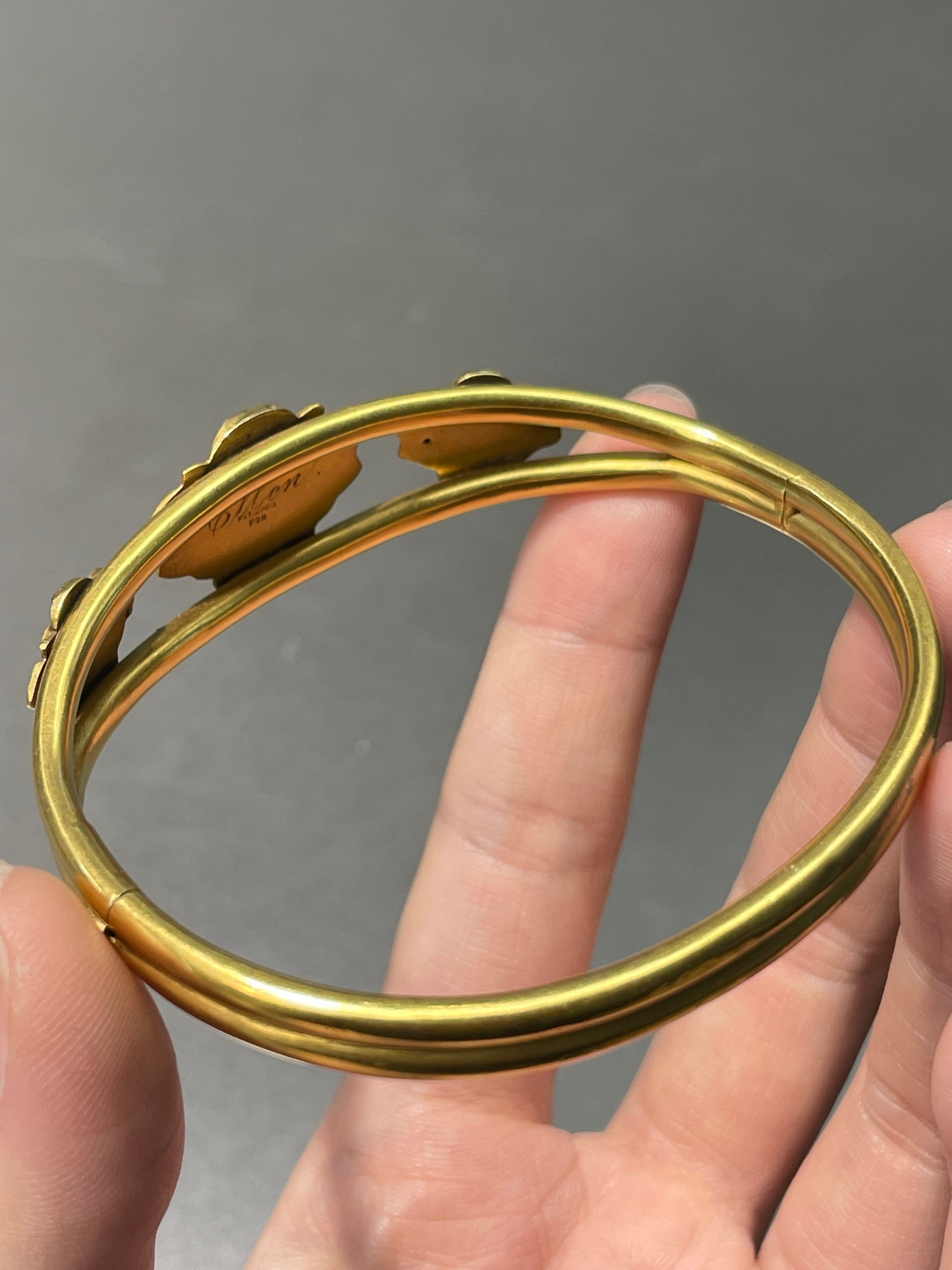 Bracelet victorien en or 14 carats avec triple lion et grenat et diamants