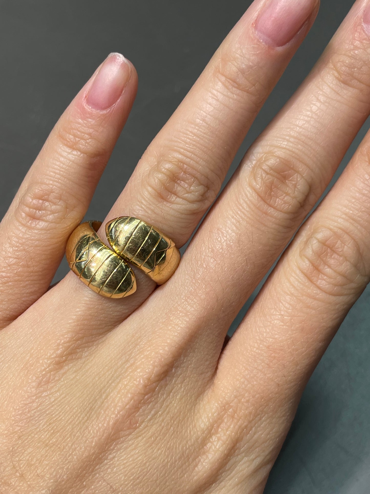 Vintage French Chaumet 18K Yellow Gold Solid Tubogas Ring