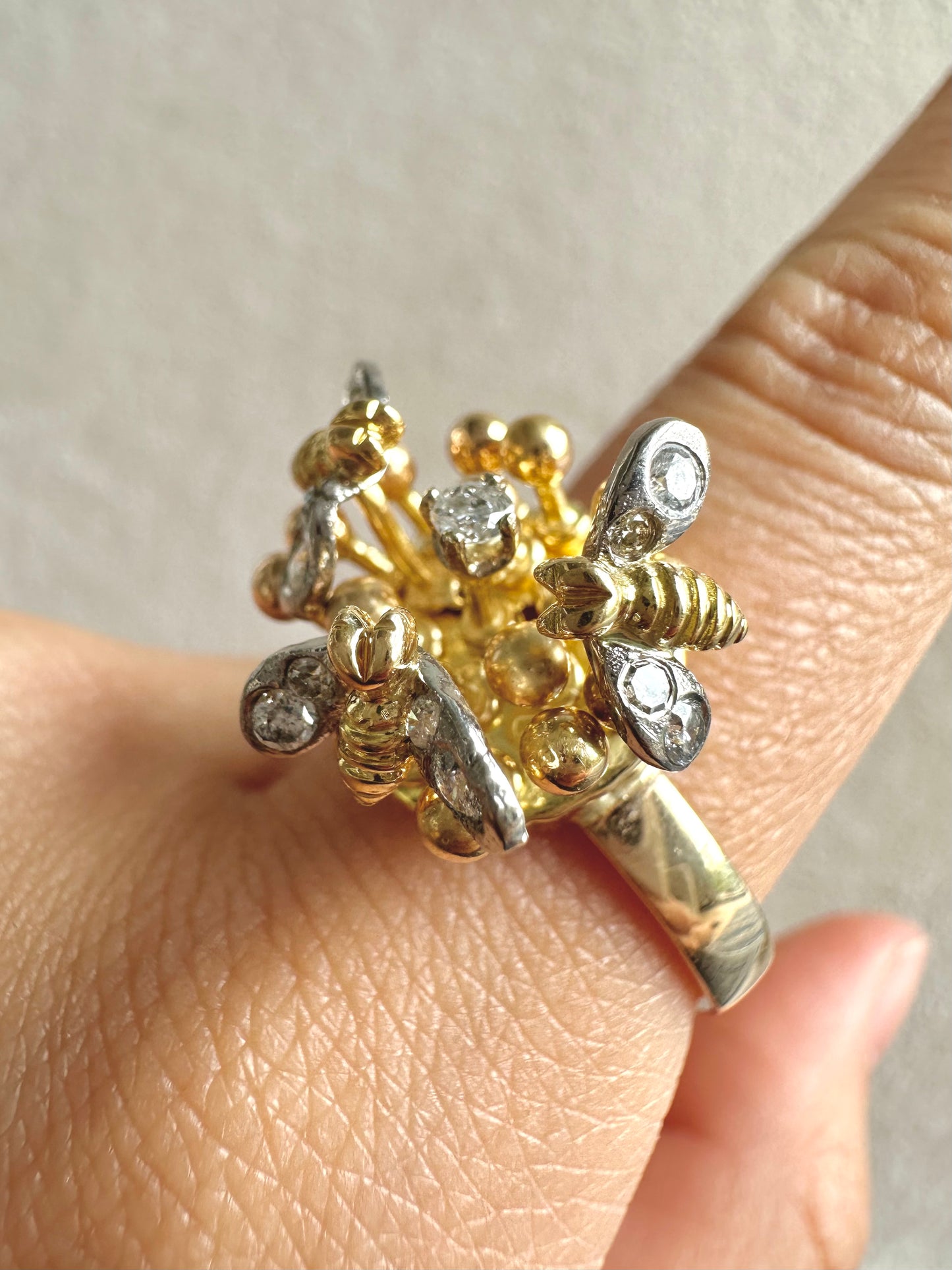 复古 14K 金钻石蜜蜂戒指
