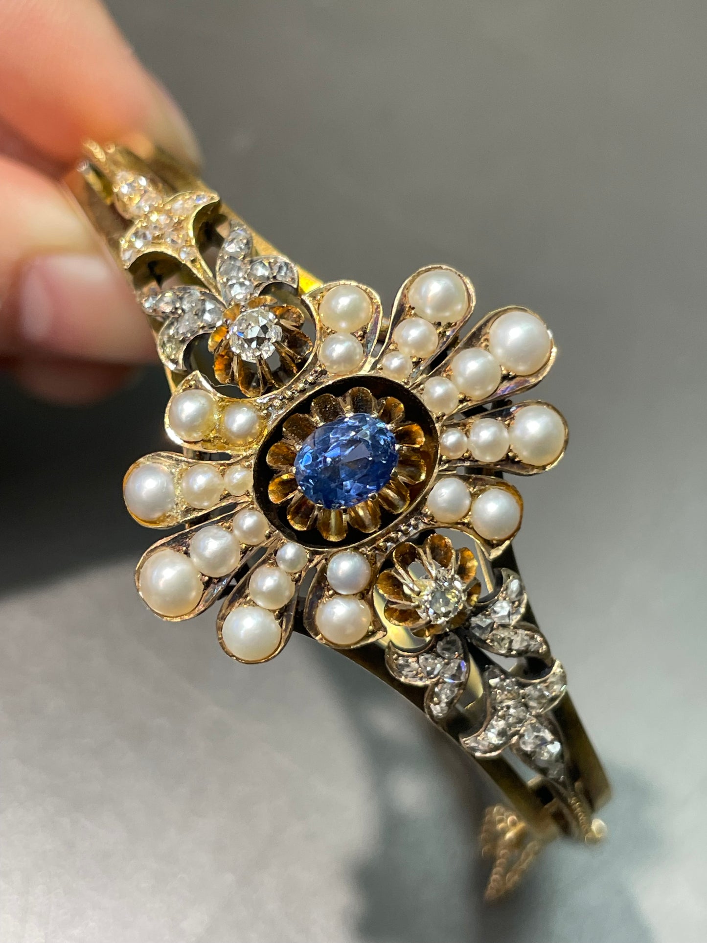 Bracelet antique en or 14 carats avec diamants saphir et perles naturelles antiques