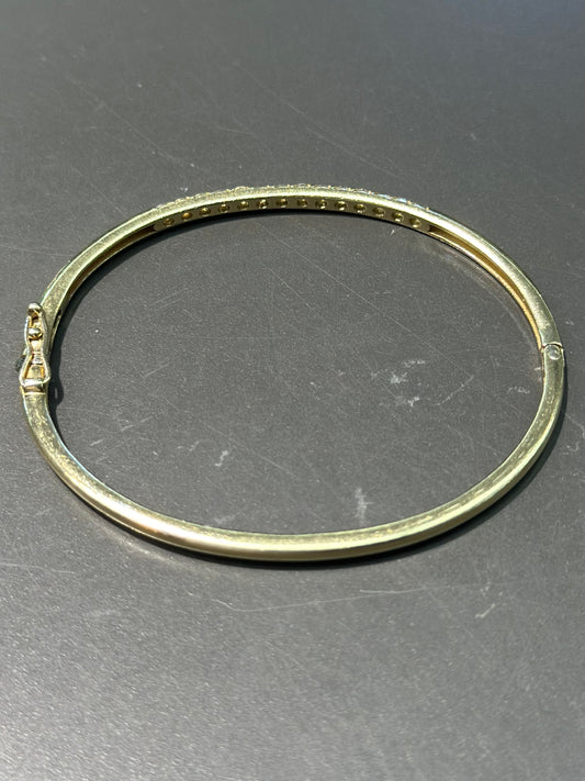 14K Gold Round Cut Diamond Bangle