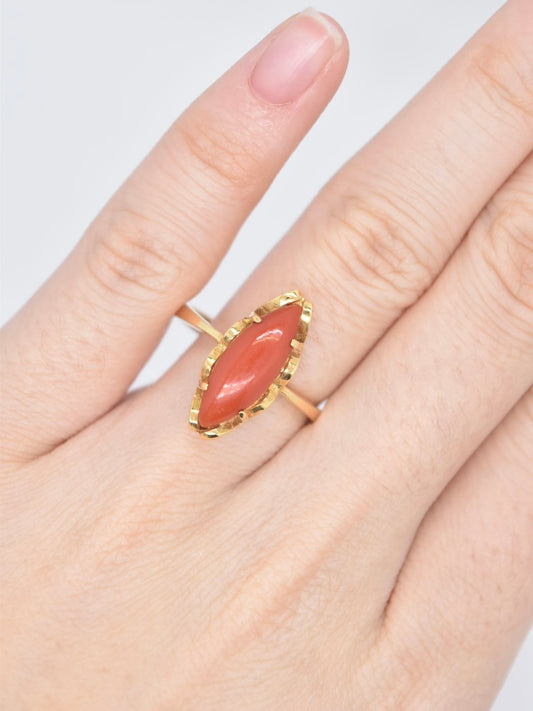 Vintage 18K Gold Marquise Shape Coral Ring SZ 7