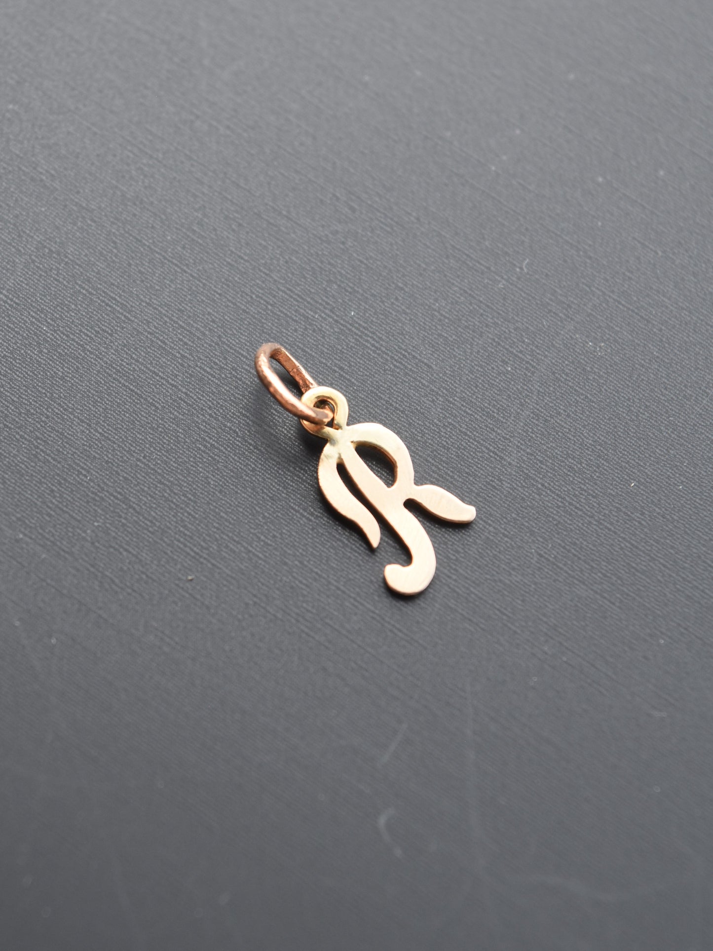 Vintage 14K R Letter Charm