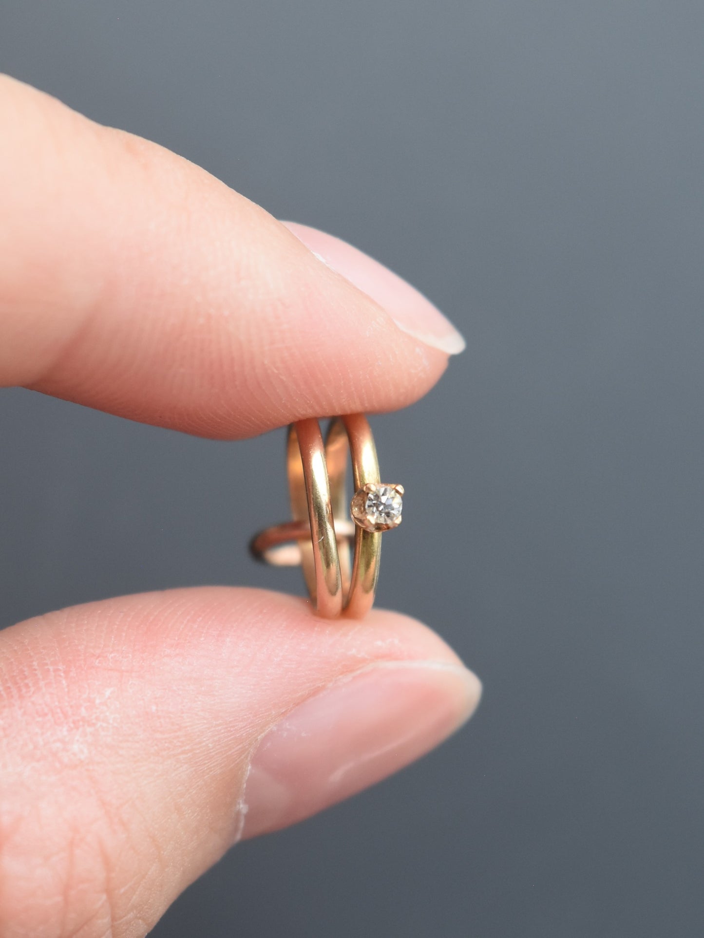 14K 金迷你钻石订婚戒指吊坠
