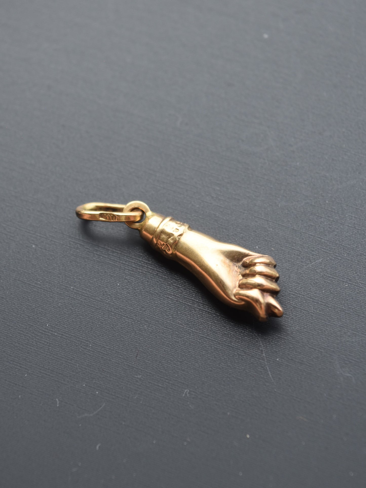 Vintage 18K Gold Figa Arm Charm