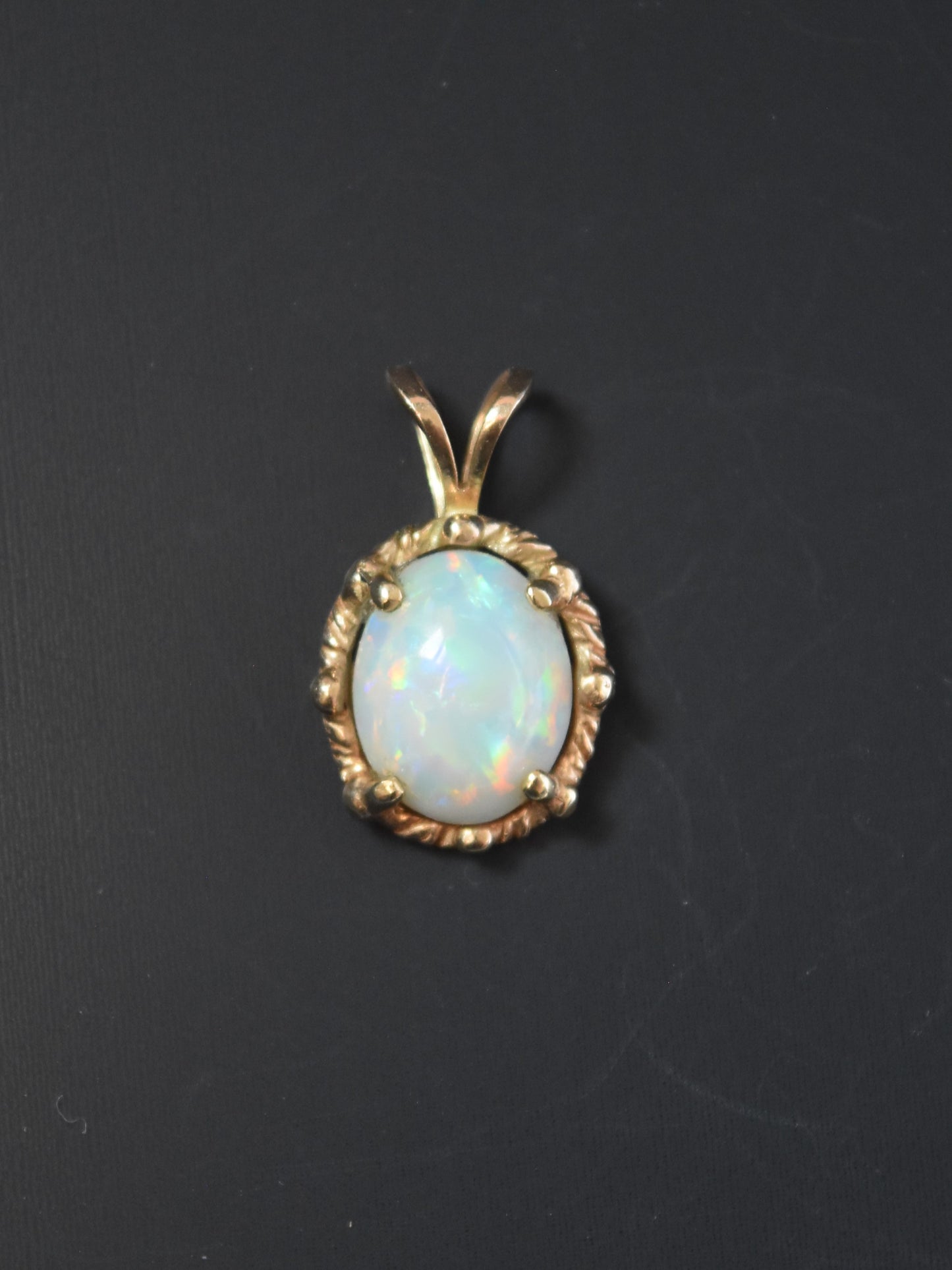 14K 金蛋白石吊坠