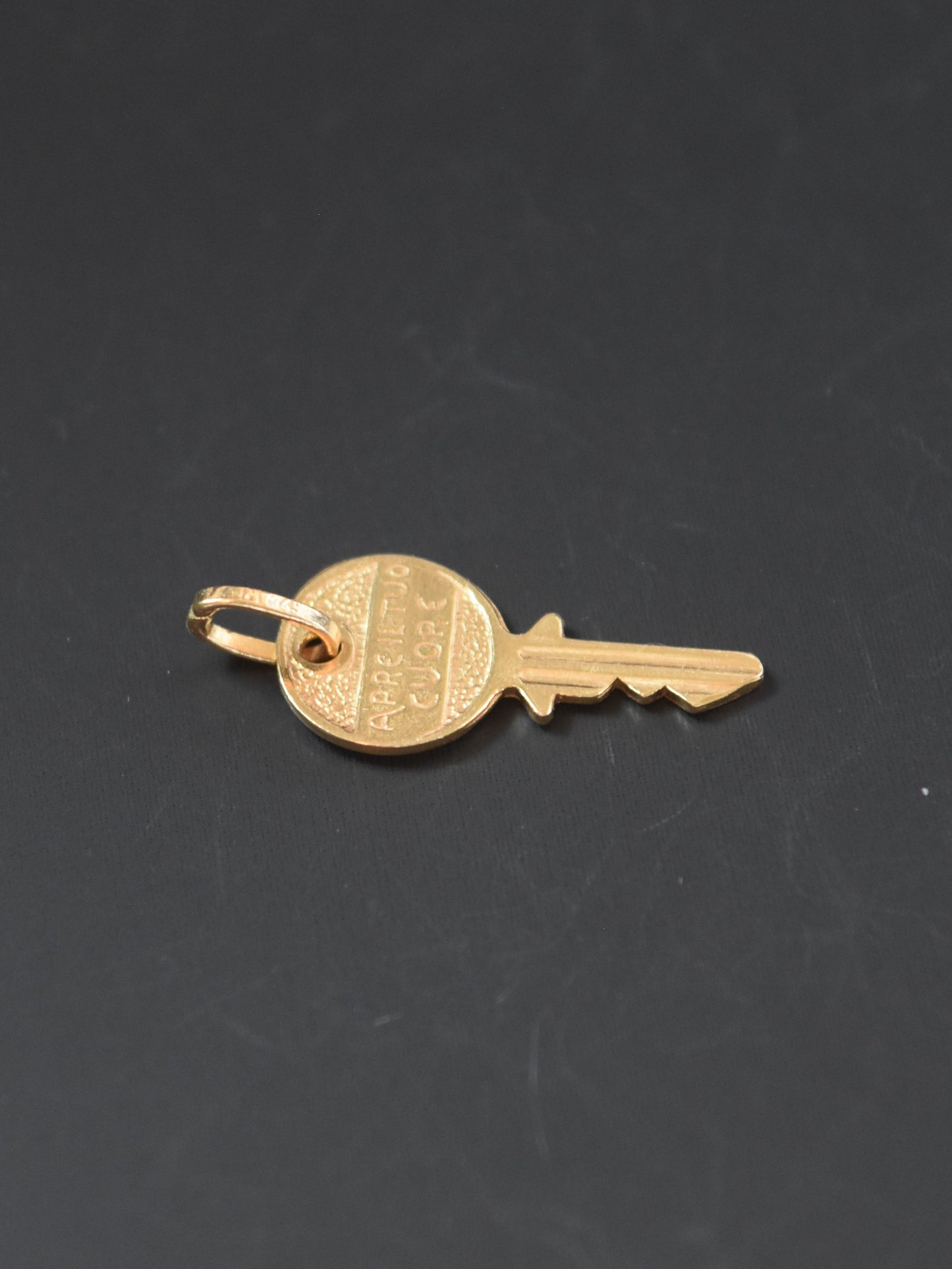 Vintage 14K Gold Apre Il Tuo Cuore Key Charm