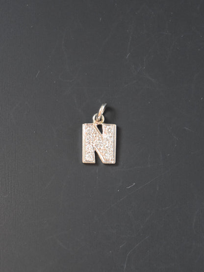 白金钻石 N 字母吊饰