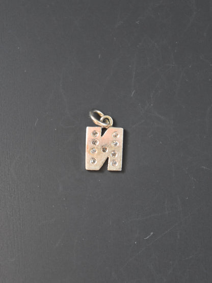 白金钻石 N 字母吊饰