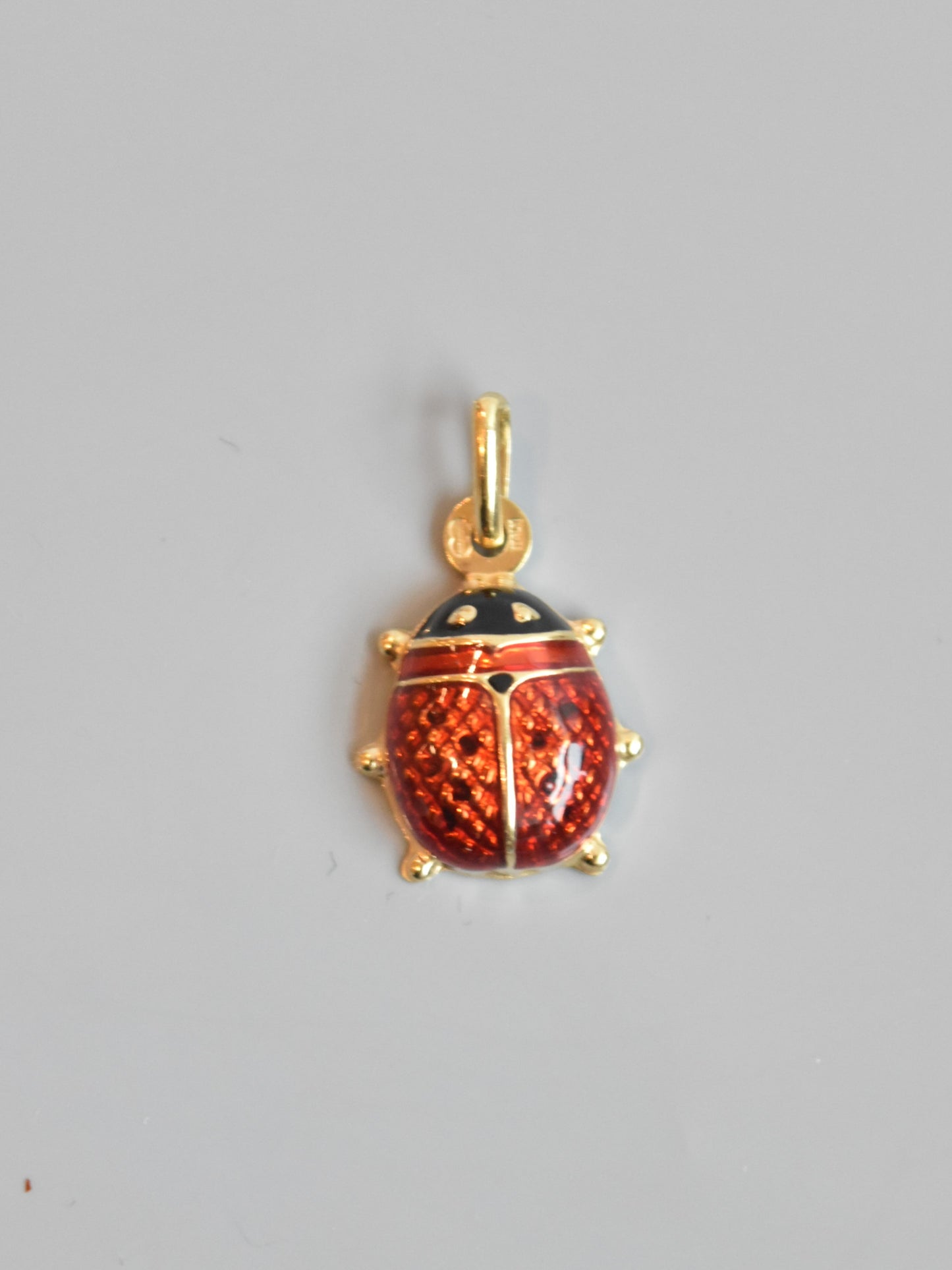 Charme coccinelle vintage en émail doré 14 carats