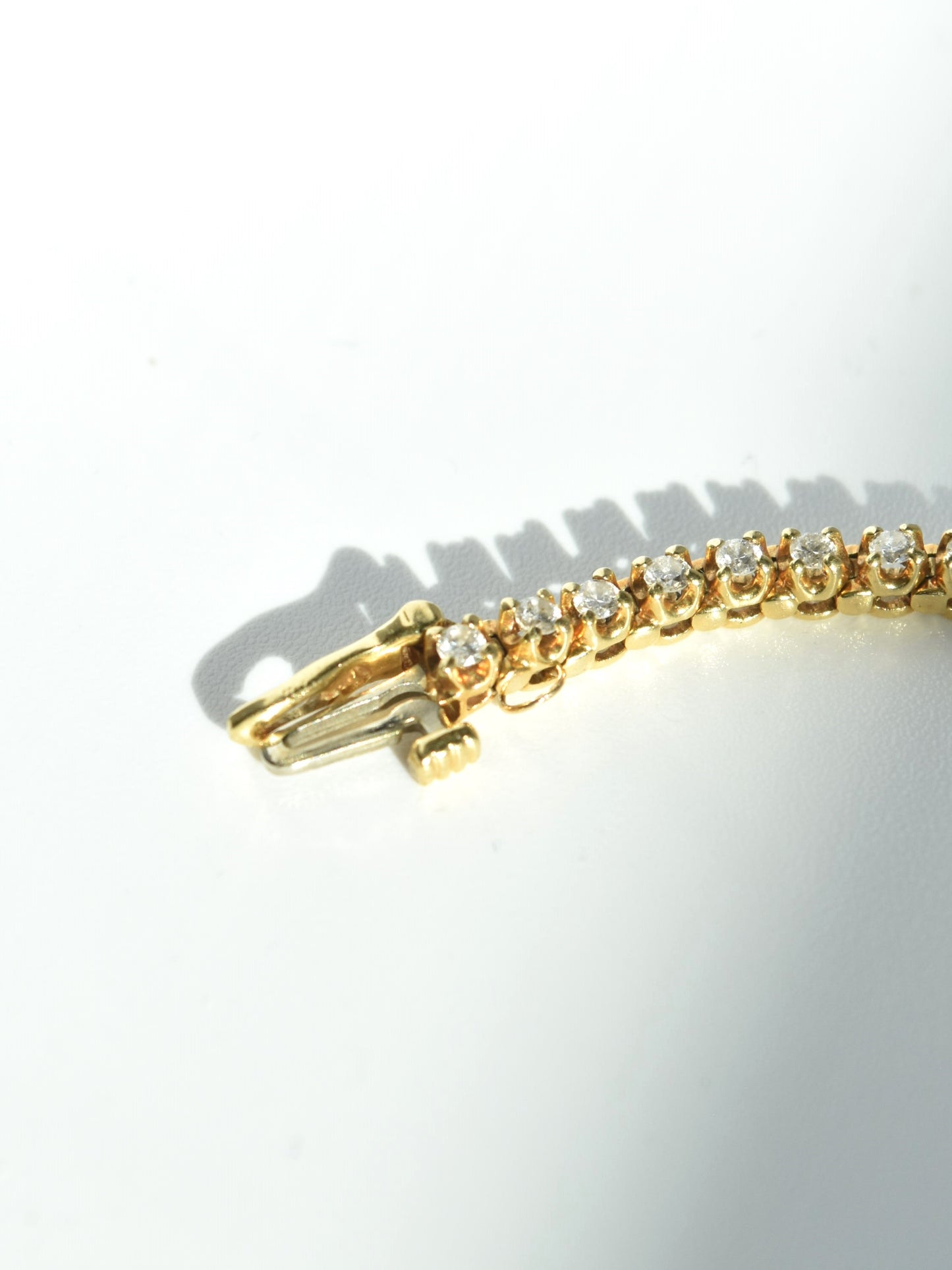 Bracelet tennis en or 18 carats et diamants 1,96 carats 6,5 pouces