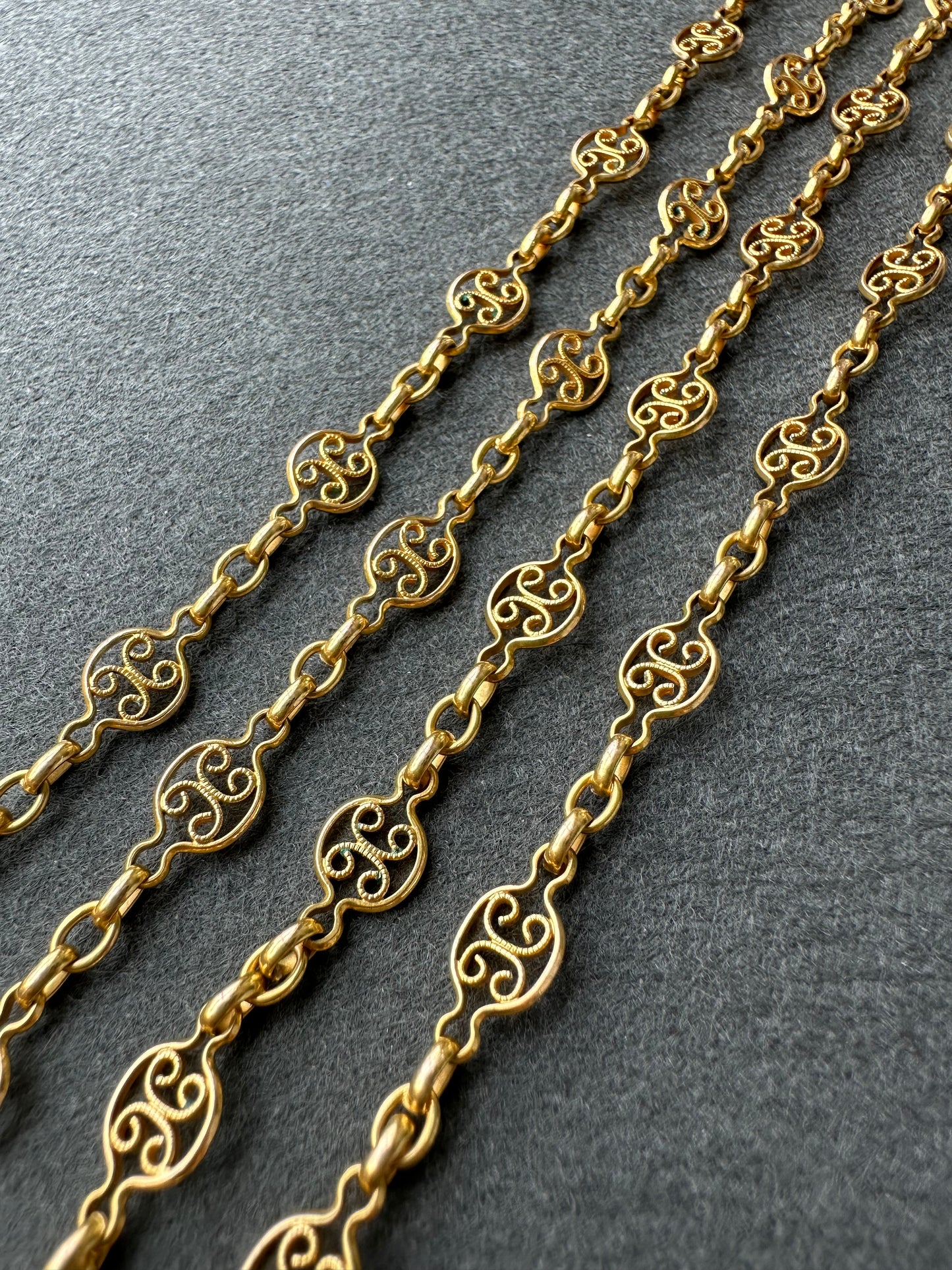 Antique 14K Gold Motif Chain Necklace