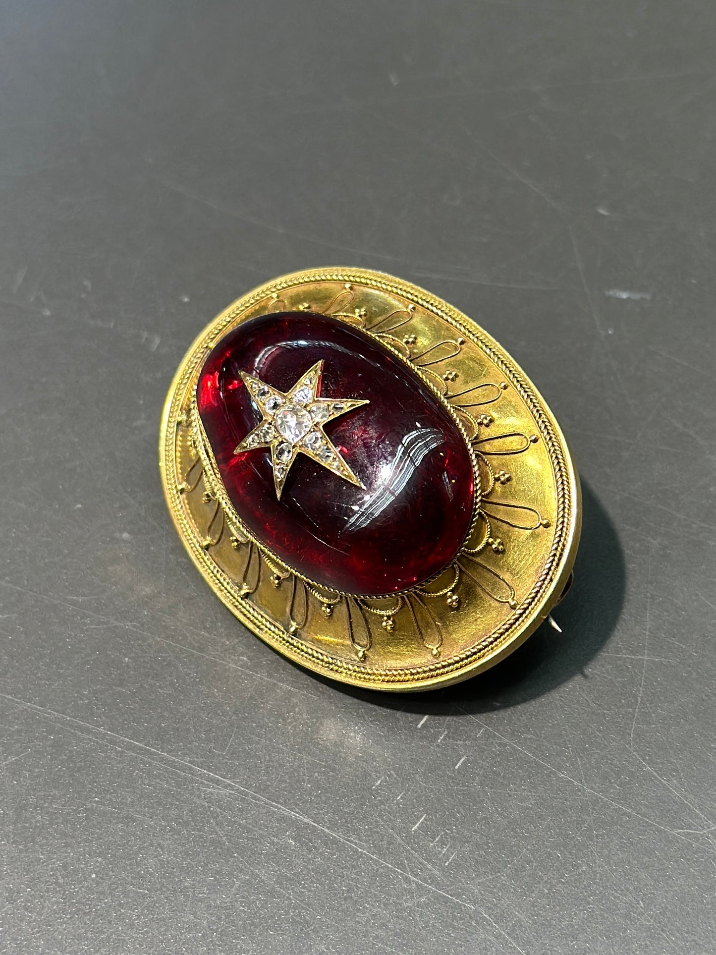 维多利亚伊特鲁里亚 14K 金石榴石钻石星爆胸针