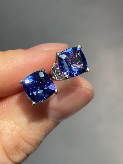 14K White Gold Cushion Cut Tanzanite Earring