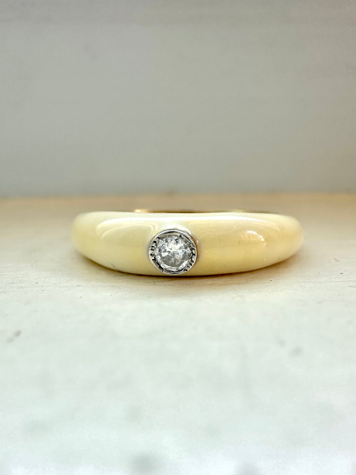 Bague diamant en émail blanc crème en or 18 carats SZ 5.5