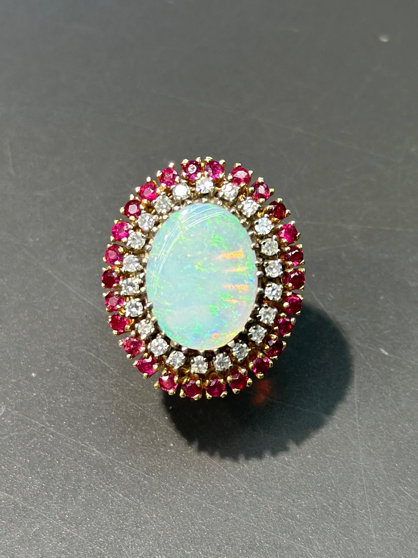 Bague vintage en or 14 carats avec opale et diamant rubis