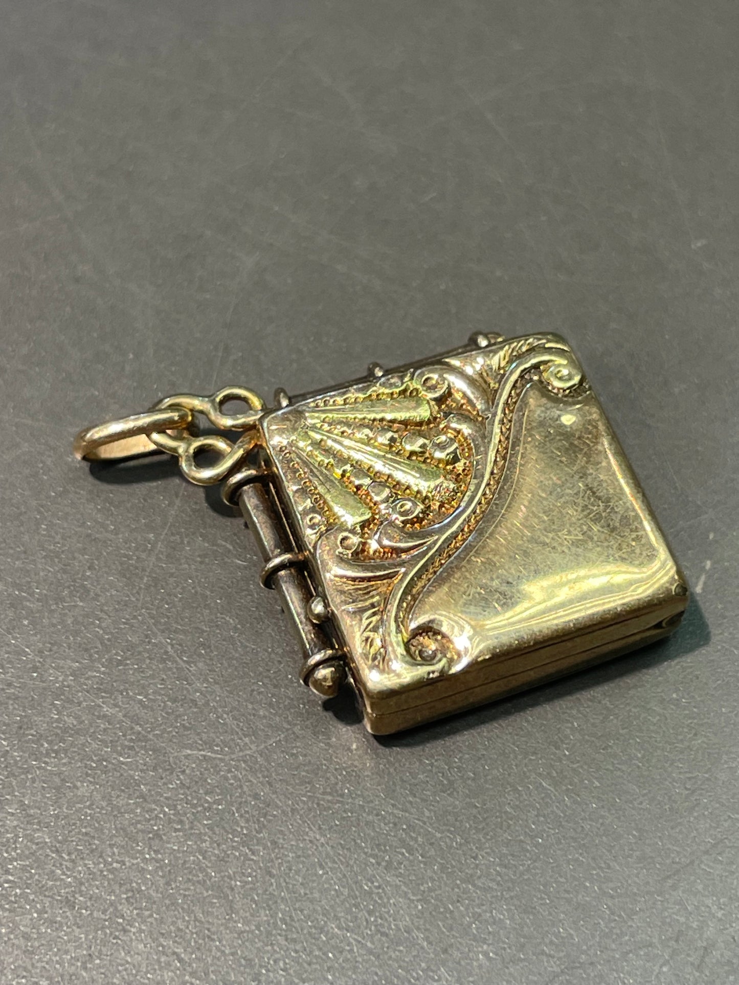 古董 14K 金图案方形小盒