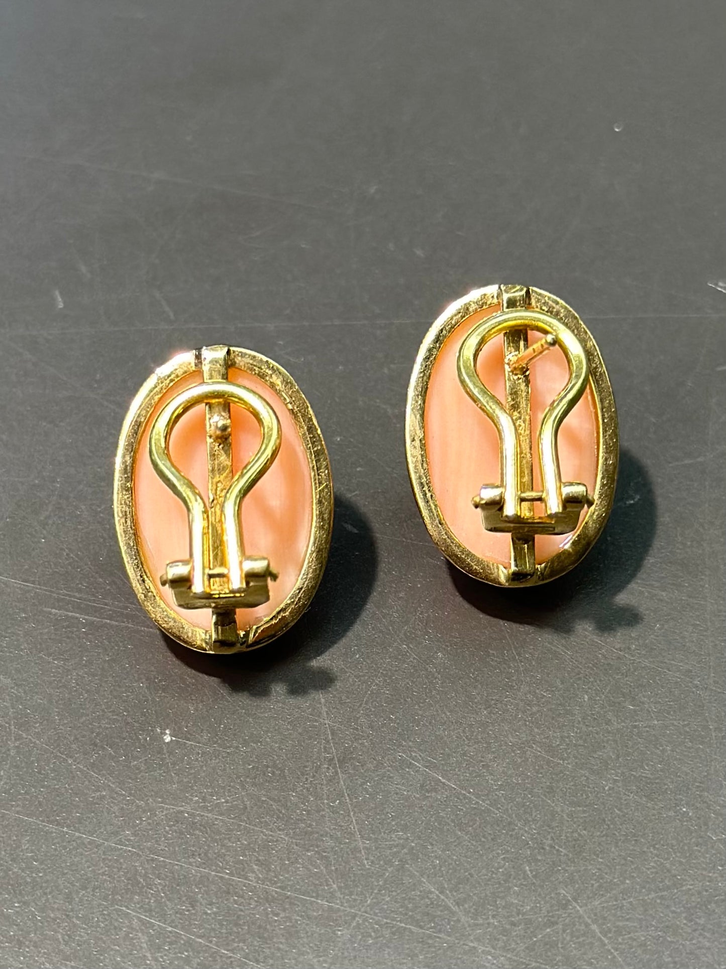 Vintage 18K Gold Angel Skin Coral Cabochon Earring