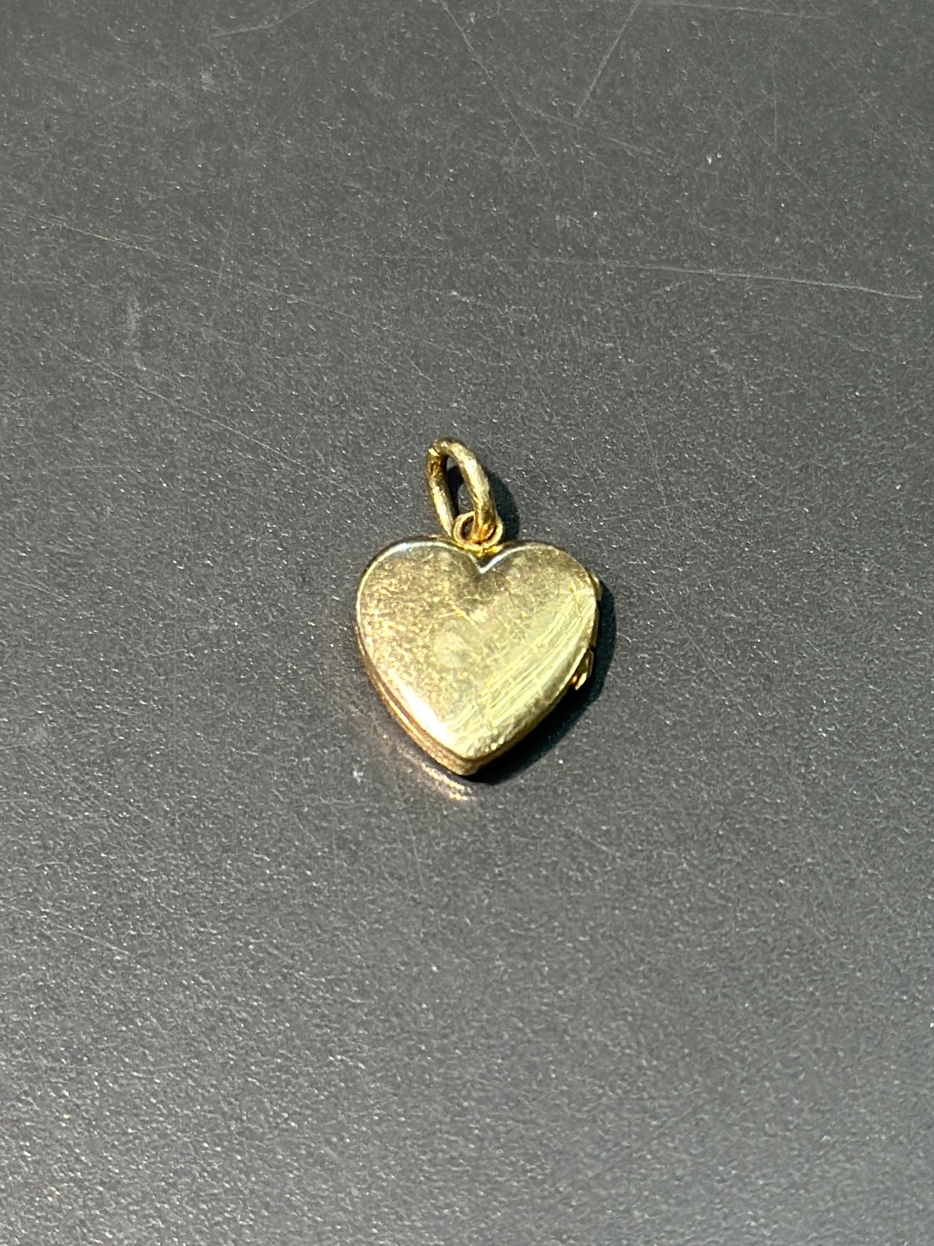 Mini médaillon coeur vintage en or 14 carats